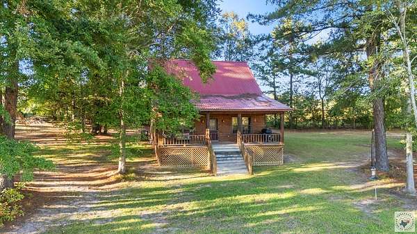 4.68 Acres of Land with Home for Sale in Atlanta, Texas