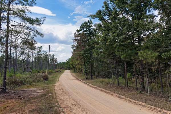 7 Acres of Residential Land for Sale in Savannah, Tennessee