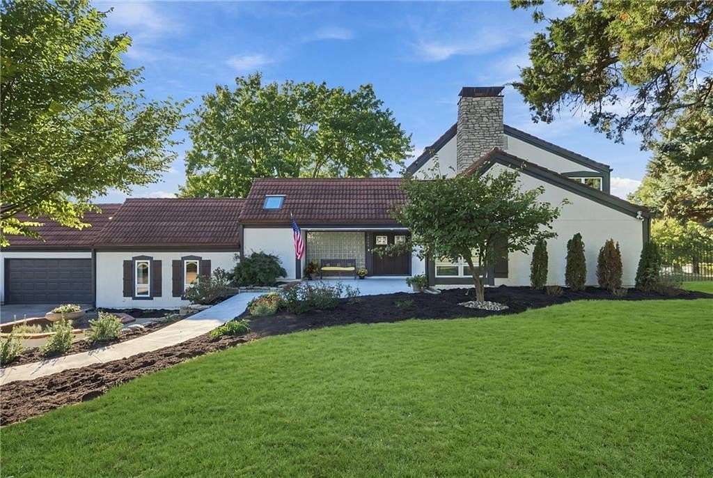9.69 Acres of Land with Home for Sale in Gardner, Kansas