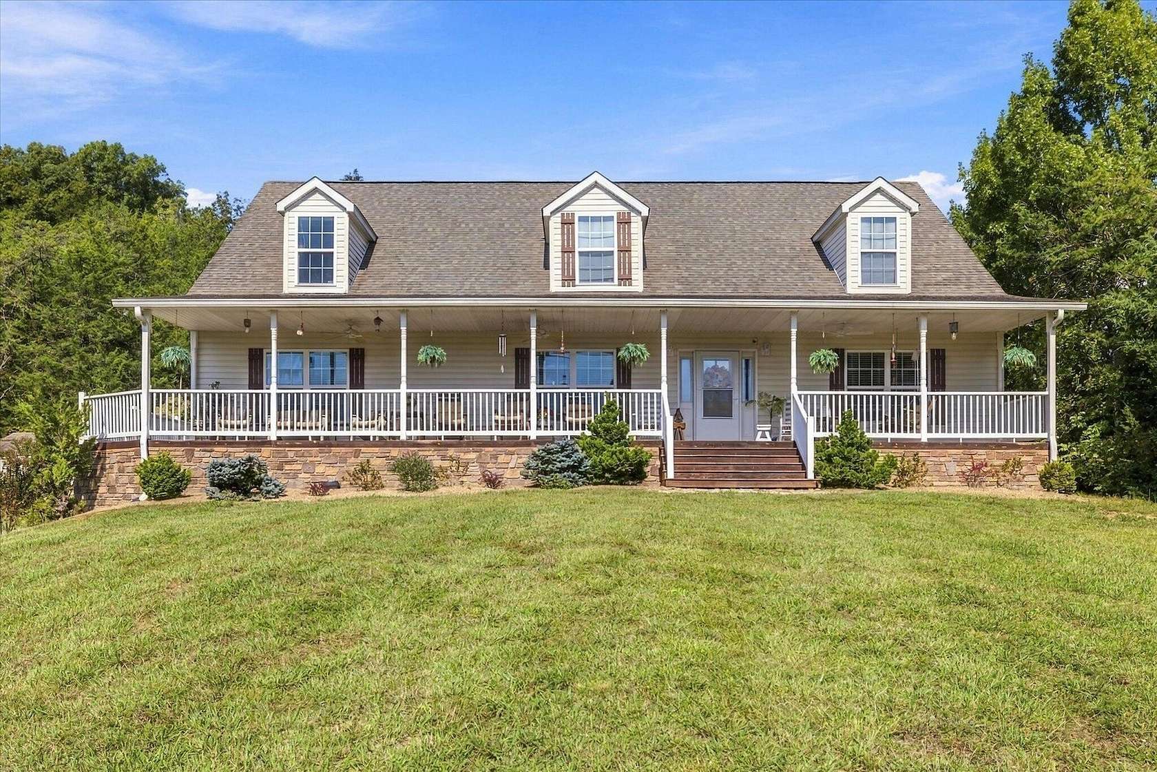 5.33 Acres of Land with Home for Sale in Dandridge, Tennessee