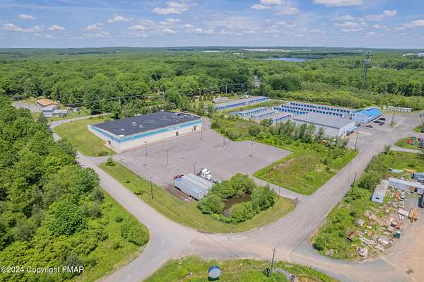 5 Acres of Improved Commercial Land for Sale in Pocono Summit, Pennsylvania