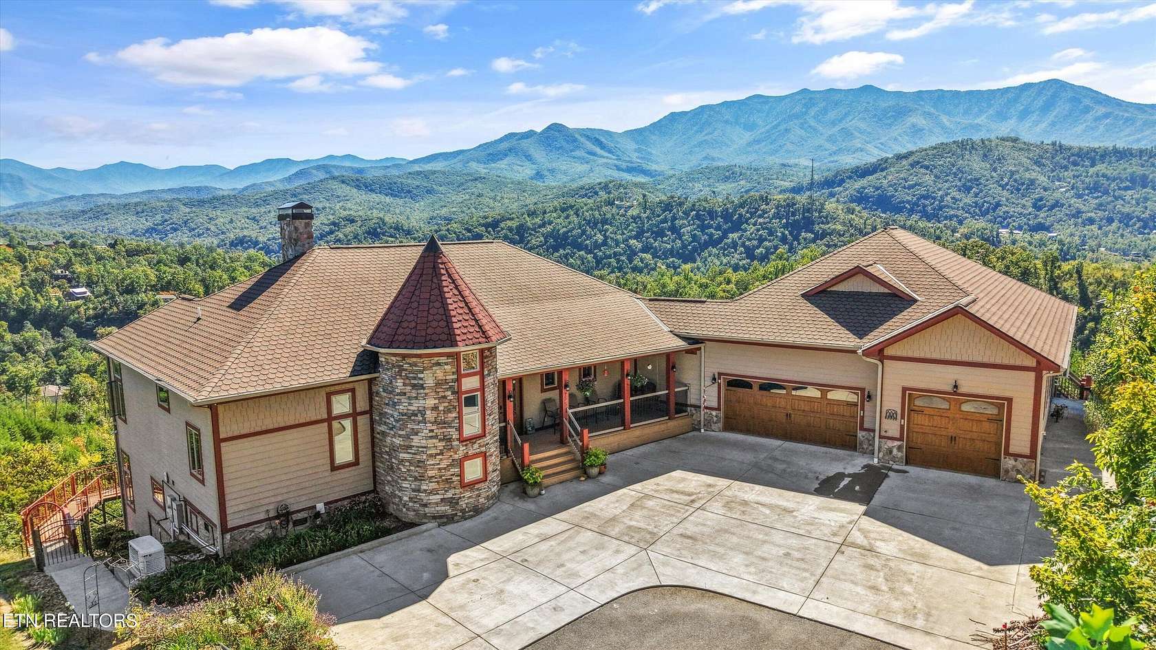 2.78 Acres of Land with Home for Sale in Gatlinburg, Tennessee