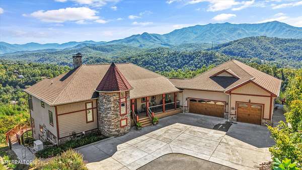 2.78 Acres of Land with Home for Sale in Gatlinburg, Tennessee