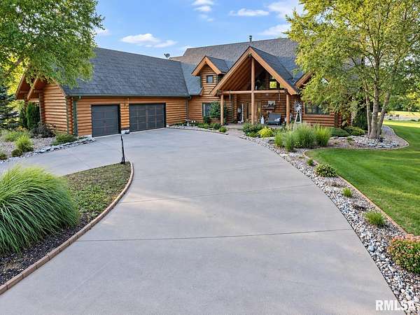 5 Acres of Land with Home for Sale in Quincy, Illinois