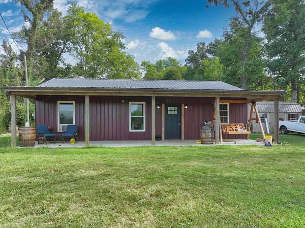10 Acres of Land with Home for Auction in Springfield, Tennessee