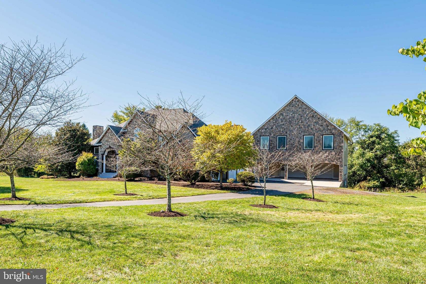 3.8 Acres of Land with Home for Sale in Hamilton, Virginia