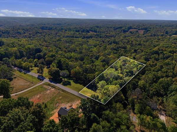 1.5 Acres of Residential Land for Sale in Charlotte, Tennessee
