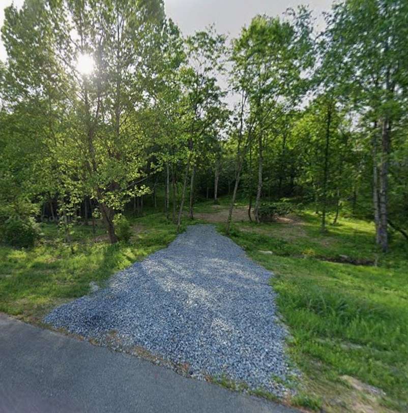 1.68 Acres of Residential Land for Sale in Burns, Tennessee