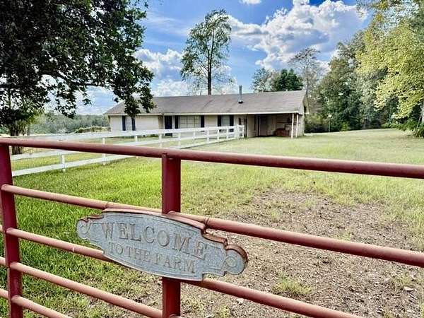 15.3 Acres of Land with Home for Sale in Bon Wier, Texas