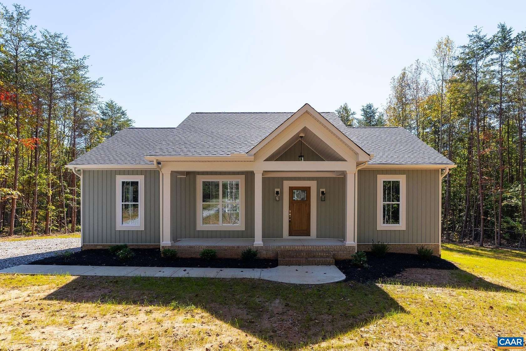1.5 Acres of Land with Home for Sale in Farmville, Virginia