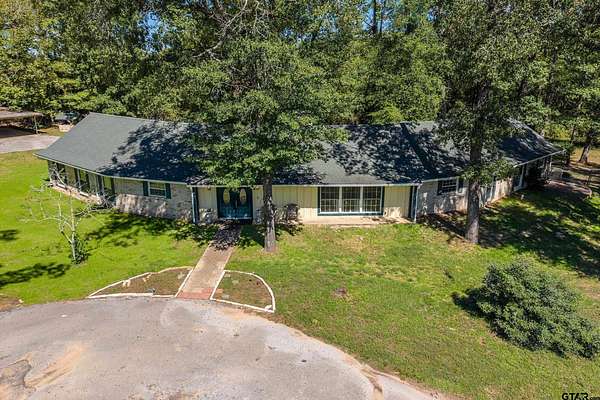 9.5 Acres of Land with Home for Sale in Flint, Texas