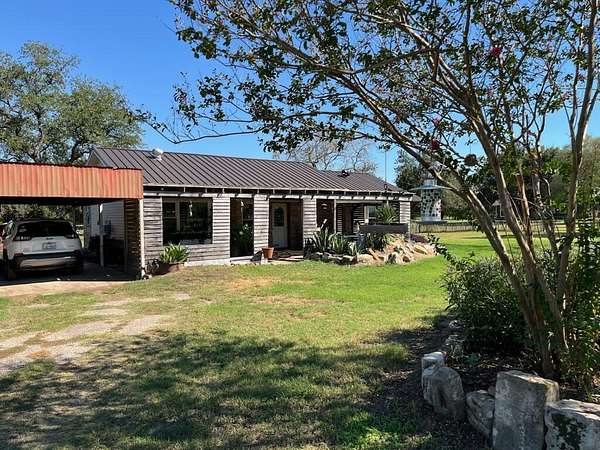 10.4 Acres of Land with Home for Sale in Mabank, Texas