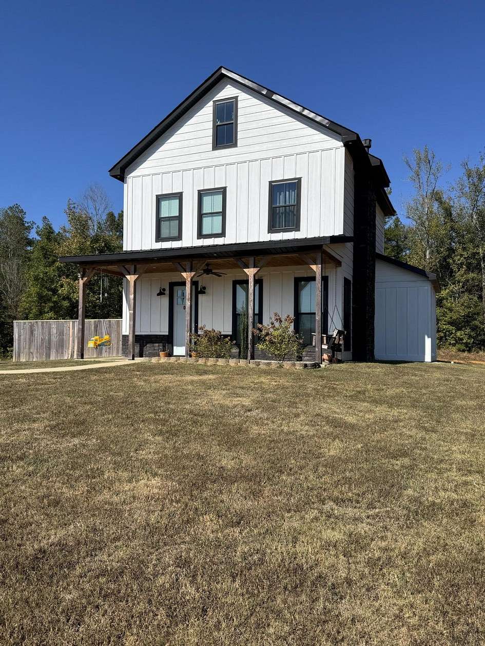 9 Acres of Land with Home for Sale in New Albany, Mississippi