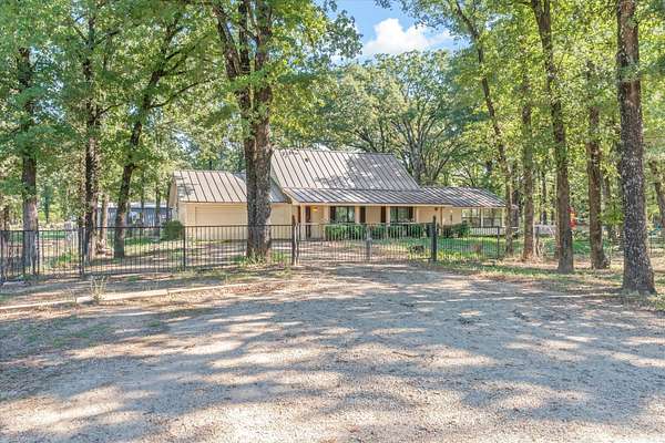 8.55 Acres of Land with Home for Sale in Edgewood, Texas