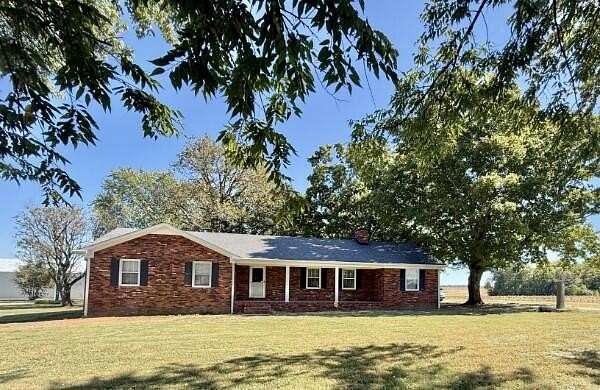 10.6 Acres of Land with Home for Lease in Hopkinsville, Kentucky