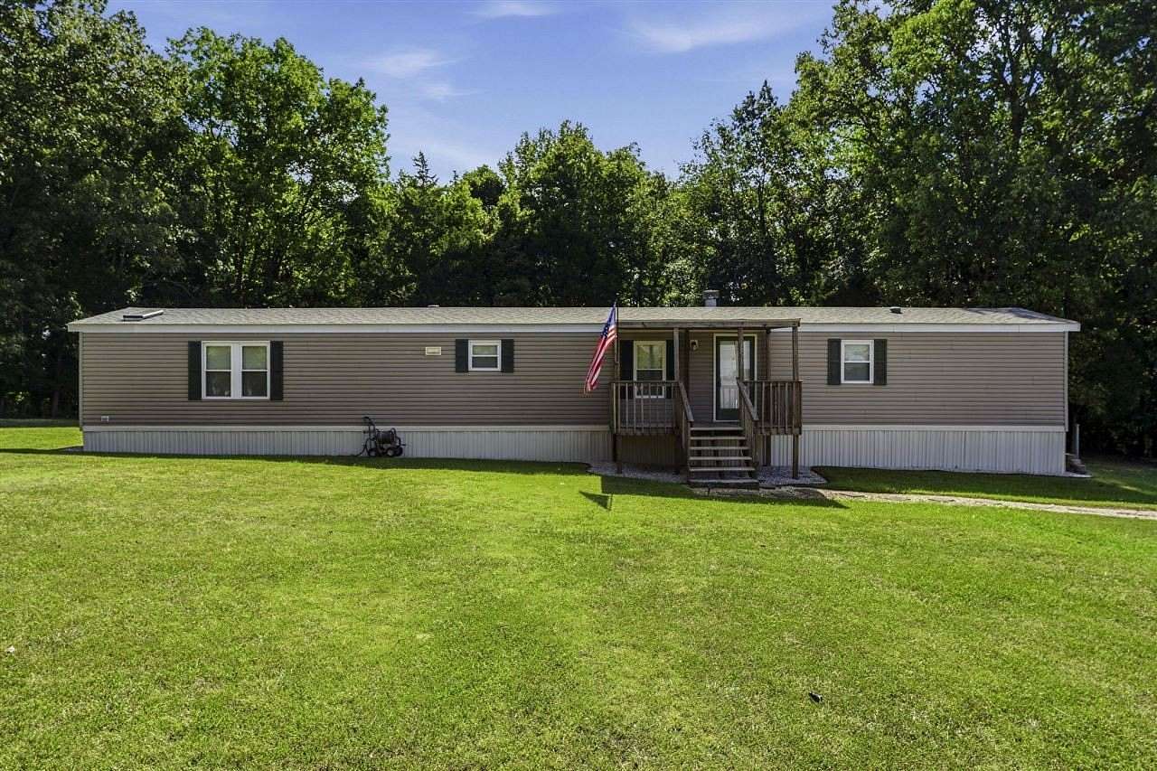 2.16 Acres of Land with Home for Sale in Alvaton, Kentucky
