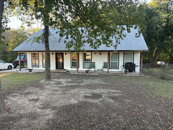 5 Acres of Land with Home for Lease in Honey Grove, Texas