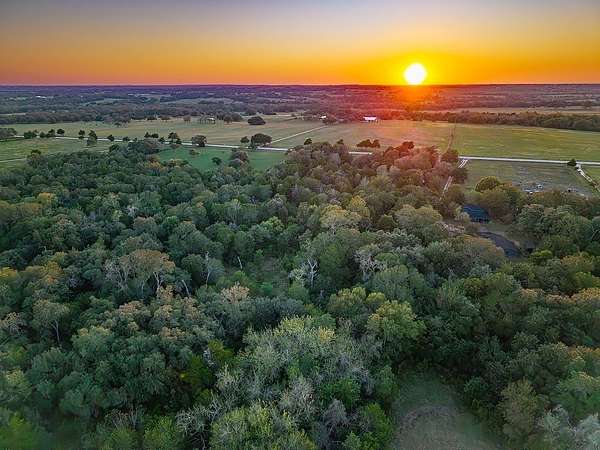 7 Acres of Residential Land for Sale in Schulenburg, Texas