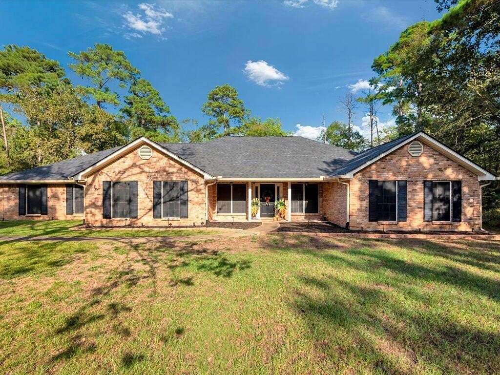 4.27 Acres of Land with Home for Sale in Lufkin, Texas