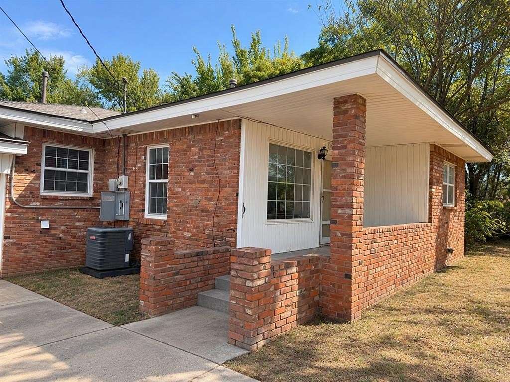 1.72 Acres of Land with Home for Sale in Midwest City, Oklahoma