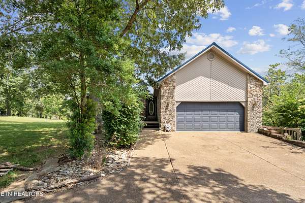 3.1 Acres of Land with Home for Sale in Crossville, Tennessee
