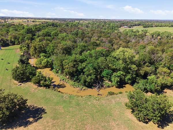 12 Acres of Recreational Land with Home for Sale in Boyd, Texas