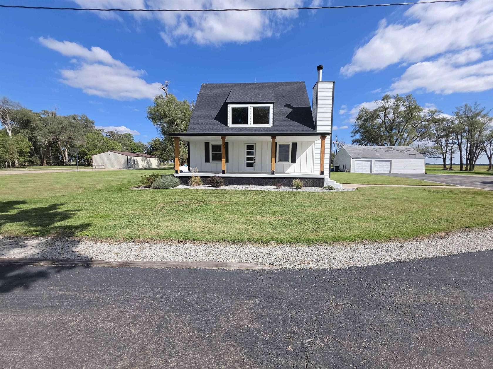 8.56 Acres of Land with Home for Sale in Moundridge, Kansas