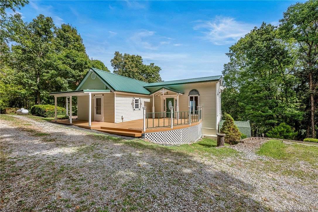141 Acres of Recreational Land with Home for Sale in Fayetteville, Arkansas