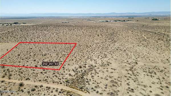 1.25 Acres of Residential Land for Sale in Rosamond, California