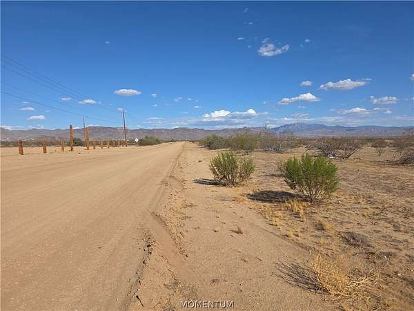 10.1 Acres of Land for Sale in Golden Valley, Arizona