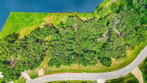 0.53 Acres of Residential Land for Sale in Corsicana, Texas