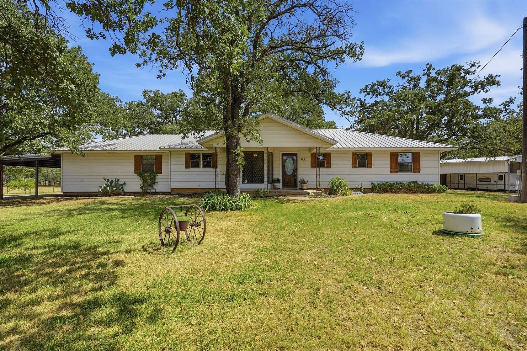 10.1 Acres of Land with Home for Sale in Newark, Texas