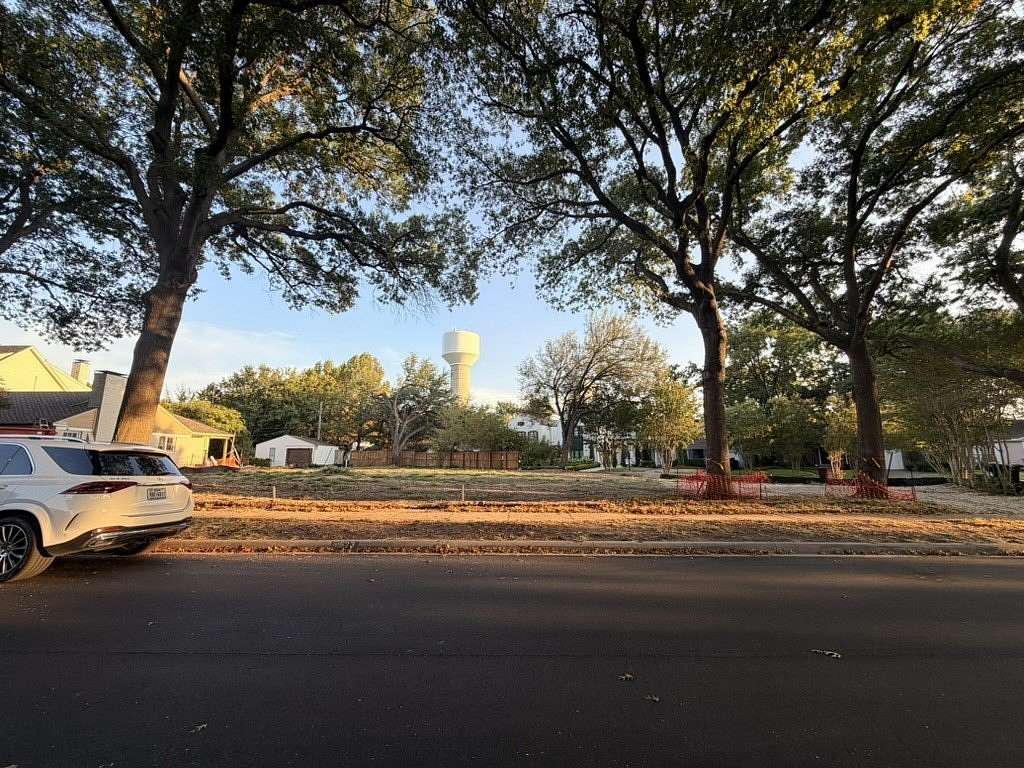 0.32 Acres of Residential Land for Sale in Highland Park, Texas