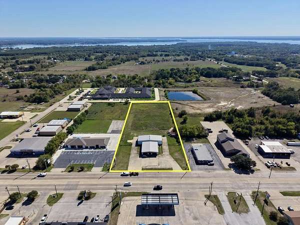 3 Acres of Improved Commercial Land for Sale in Gun Barrel City, Texas
