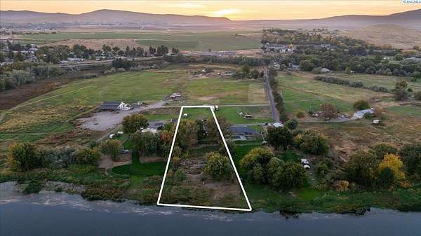 1.54 Acres of Land with Home for Sale in West Richland, Washington