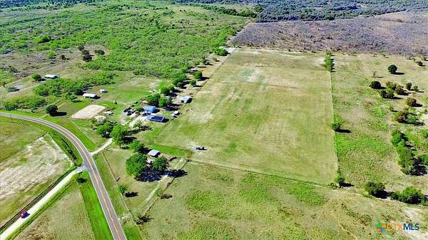 27.7 Acres of Land with Home for Sale in Dawson, Texas