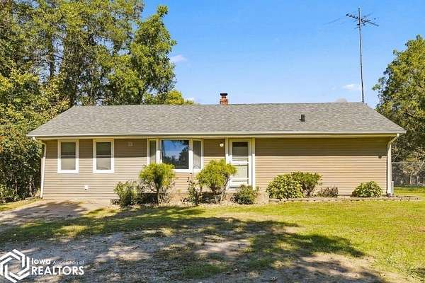 4.79 Acres of Land with Home for Sale in Burlington, Iowa