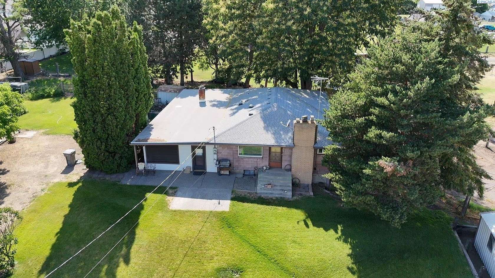 2.5 Acres of Land with Home for Sale in Kennewick, Washington