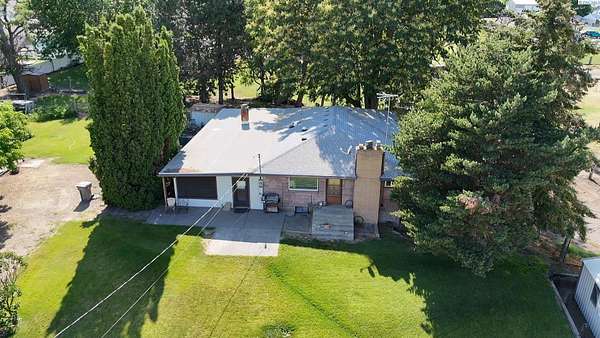 2.5 Acres of Land with Home for Sale in Kennewick, Washington
