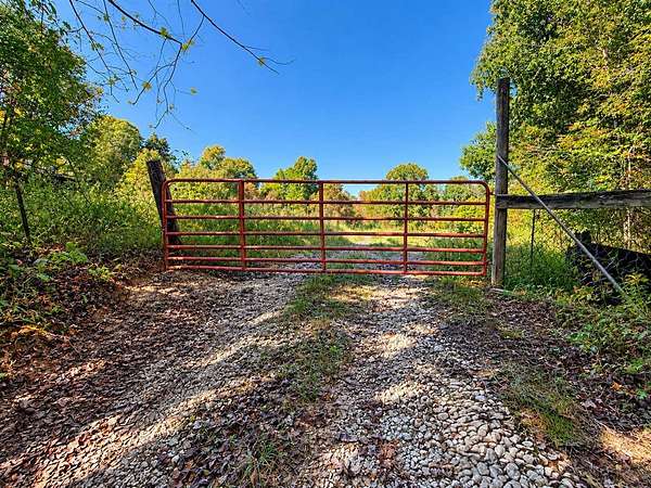 157 Acres of Land for Sale in Roundhill, Kentucky