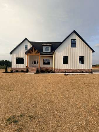 2.3 Acres of Land with Home for Sale in Cottontown, Tennessee
