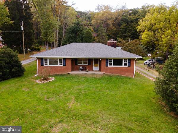 1.86 Acres of Land with Home for Sale in Leesburg, Virginia