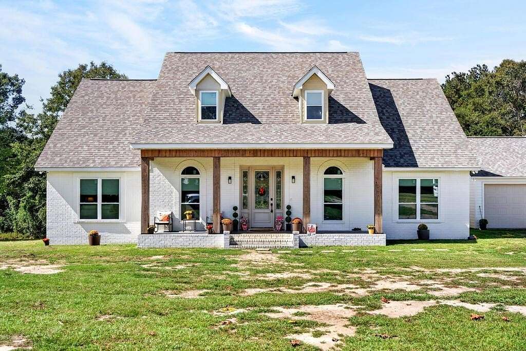 25 Acres of Recreational Land with Home for Sale in Carriere, Mississippi