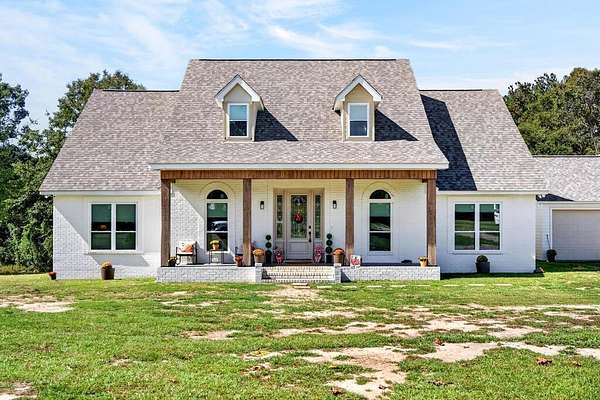 25 Acres of Recreational Land with Home for Sale in Carriere, Mississippi