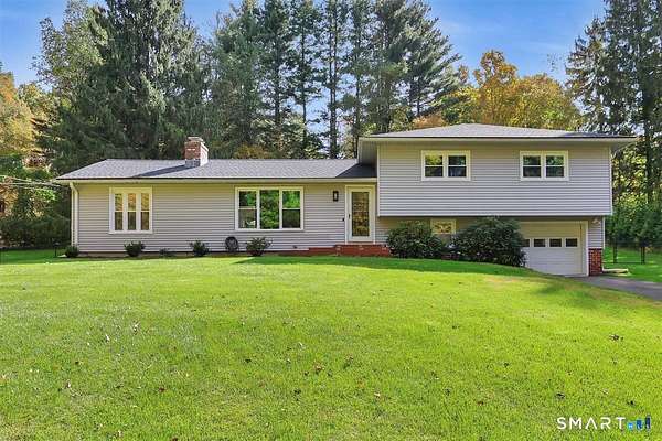 1.6 Acres of Land with Home for Sale in Middlebury, Connecticut