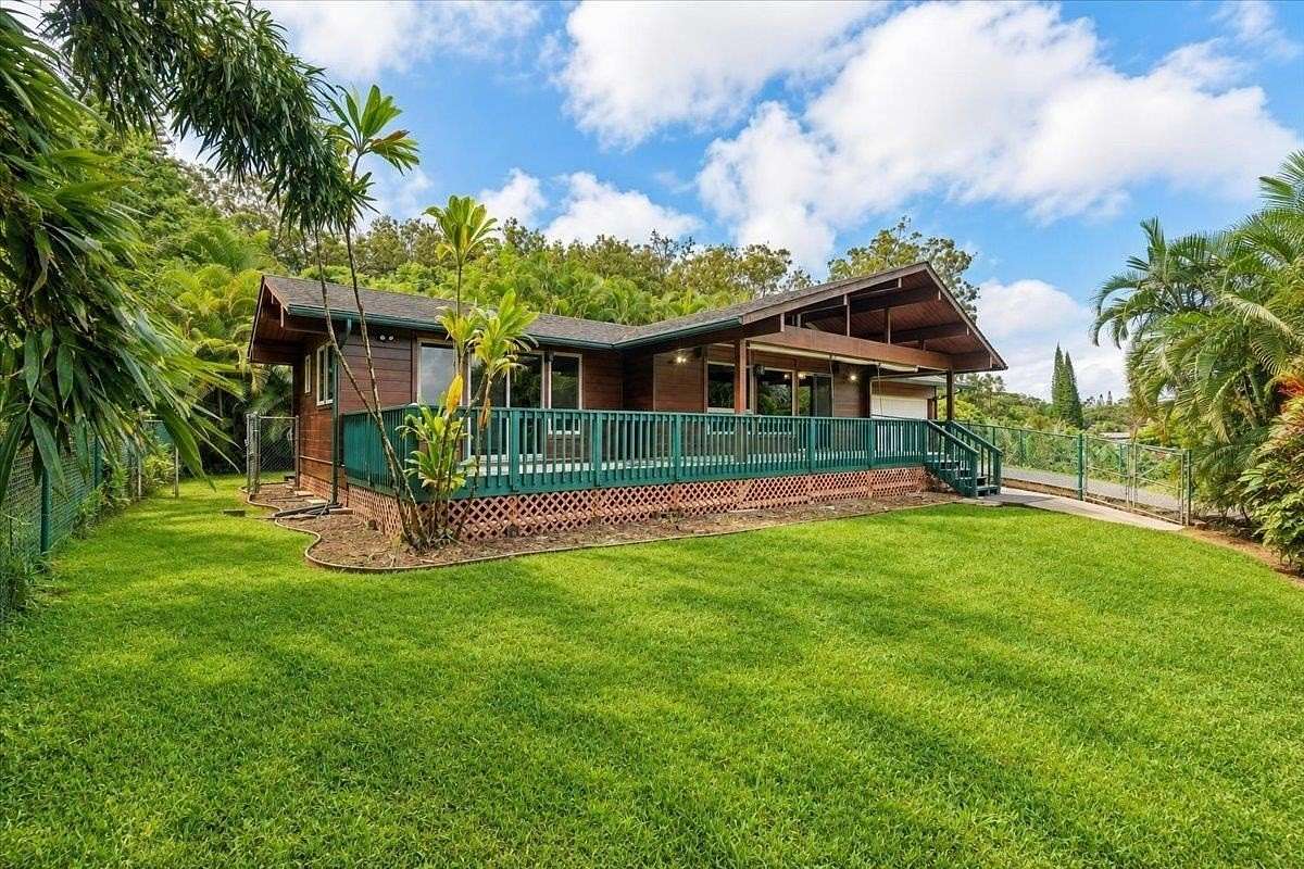 2 Acres of Land with Home for Sale in Haʻikū, Hawaii