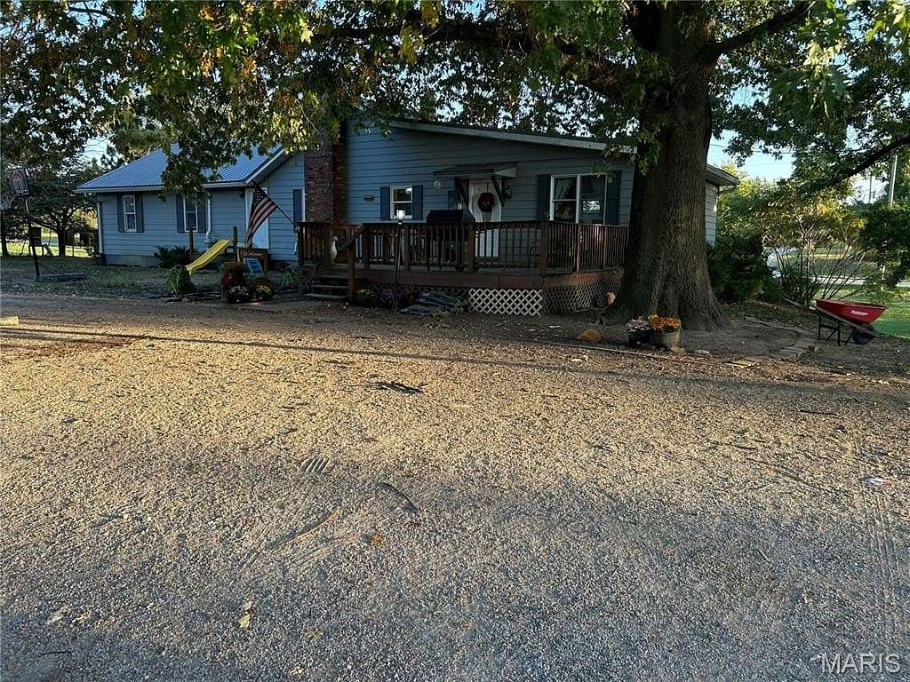 7 Acres of Land with Home for Sale in Brighton, Illinois