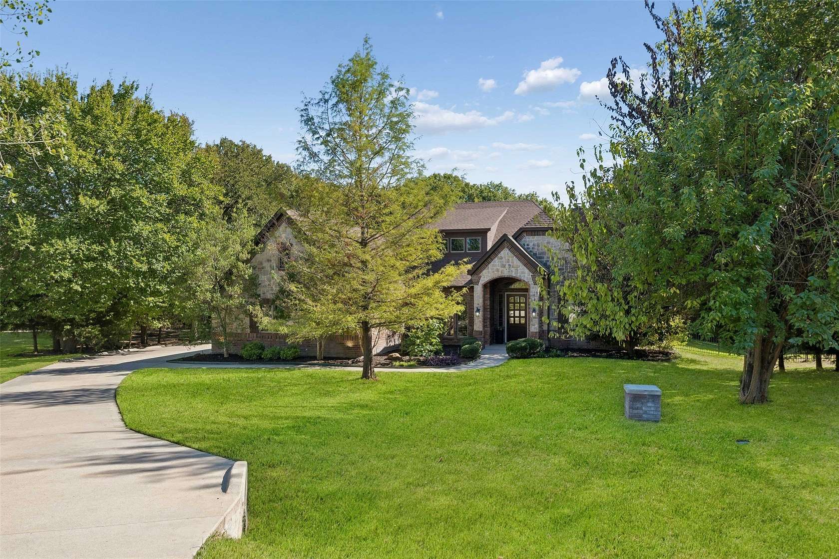 1.52 Acres of Land with Home for Sale in Fort Worth, Texas