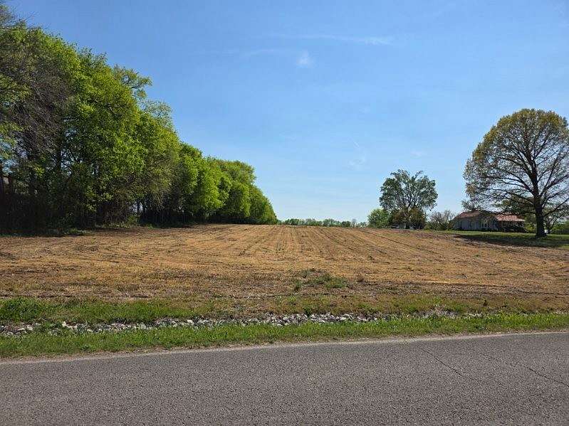 30.4 Acres of Agricultural & Residential Land for Sale in Columbia, Tennessee
