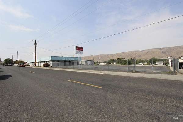 3 Acres of Improved Commercial Land for Sale in Clarkston, Washington